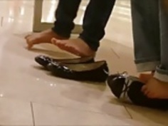 率直アジアの十代の若者たちのセクシーShoeplayと足