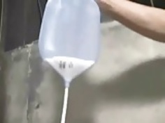 踊りの前に浣腸