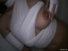 ビッグティティー春咲あずみはミイラのようにきって、彼女の毛皮のような猫がplundeです