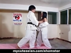 フィリピン人の女は、空手の後にハードめちゃくちゃ