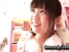 J-girlがdmm​​.co.jp（1回目のためにディックを乗る方法を学習します