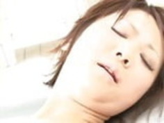 Miriyaは彼女のオマンコと2つの角質のスタッドの前に油を注いだ