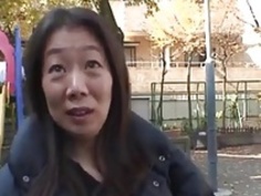 日本の熟女牧原芳子さんがクリームパイ