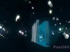 胸が痛む上村は、いたずらな冒険のためにいる