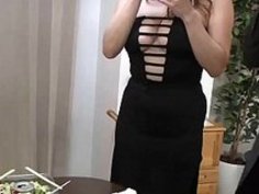 最も熱い日本のアジアのママは、彼女のプッシーが犯された