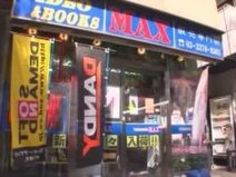 人気AV女優【成瀬心美】に無茶振り！ビデオ屋でAVを選んでいる素人にフェラと手ヌキで抜いてこい！