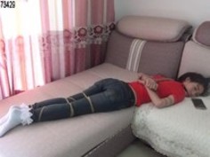 日本人が靴下に縛られた（2）