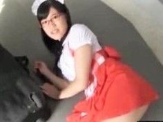 高崎聖子メガネメイドに命令して服を脱がせ下着姿で掃除させてみる