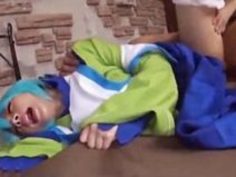 【コスプレ媚薬】　あぁ！チンコください！チンコ！おっきいのください！媚薬を飲まされ淫乱に豹変した美人娘レイヤーのまんこを犯しまくる中出しレイプ動画