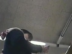 本を読んでる人を盗撮