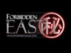 東洋のベイビーは、彼女の口とおっぱいとコックを喜ばせるために愛して