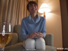 セレブ妻中出し★★お上品そうな熟女のおまんこを電マで下品に責めて、グショ濡れおまんこ大量中出し！