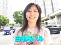 日本のAVスターは、裸でオルガズムに公開された