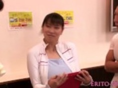 油を塗ったおもちゃには、日本の赤ん坊をbigtitted facailized