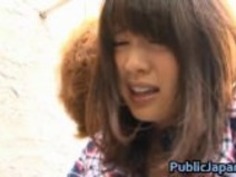 遥伊藤は、公共の場でセックスを持っています