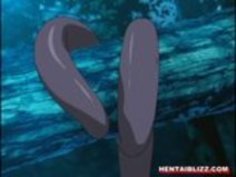 巨乳アニメキューティーがキャッチし、彼女の猫をなめ