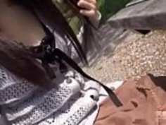 エキサイティングなピクニックでかわいい十代の日本のセックス、http://zo.ee/4m2Dpで完全に見る