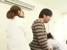 【Ｍ男アナル弄り大槻ひびき】男性患者の肛門をグリグリ触診するかわゆい看護婦と美女女医！