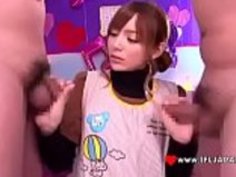 日本のベビーシッター柚木幸奈2人の男の子 - もっと日本語のフルHDのポルノをwww.IFLJAPAN.comで