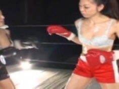 ガ男根女子ボクシング女子格闘AVファン必見の一戦拳と拳で殴りあう強烈なボディブローや渾身の右フックが炸裂若菜あゆみ椎名綾♪早見るり♪平松恵理香♪坂井麻衣
