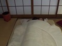 彼女の猫をカムでオナニーする裕福な幽霊のオバ - [30JAV.com]