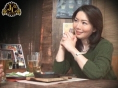 「おばさんを酔わせてどうするつもり」相席居酒屋で一人呑みしている熟女を狙い撃ちで口説いてお持ち帰りナンパ人妻があられもない姿で欲望を開放させて大暴れする市原絵美