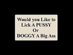 ビーチで日本のママと息子の楽しいゲーム