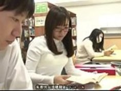 日本女孩 圖書館相好