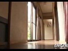 日本の母私はベッドルームのロマンスを性交したい