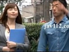 光沢がいっぱいの服ファックワーキングウーマン佐々木あき