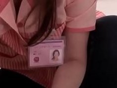 【細川まり】コンビニパートの美熟女人妻がバイトの若い男を更衣室でベロチュー誘惑してお漏らしＨ！