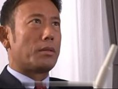 【夏目彩春】昇進をチラつかせ部下の美人妻に無理矢理ベロキスかまして陵辱するゲス上司