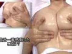 淡々とインタビューに受け答えしながらオイルでぬるぬる主観パイズリ！ｗ【吉永あかね】