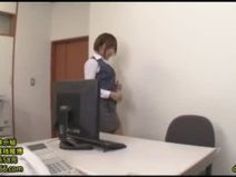 【OLパンチラ】TバックのOL美人のパンチラ尻コキバックプレイ動画。