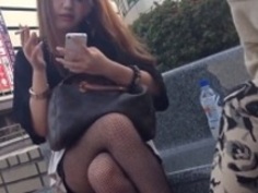 キャバクラ嬢っぽいタバコ吸ってる小生意気そうな茶髪ギャル二人を盗撮