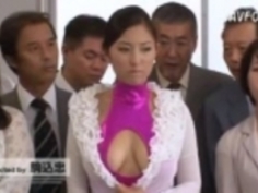 「おしゃれな感じの服で行けばいい」の言葉を信じて着ていった服…それはボディコンだった授業参観ボディコンママそんなゆりに男たちが吸い寄せられ、理由をつけて迫っていく…本真ゆり相内つかさ