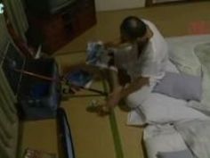 【ヘンリー塚本浮気】スケベなHな巨乳の熟女人妻の、ヘンリー塚本、風間ゆみの浮気不倫ファックプレイエロ動画。