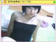 【ライブチャット】（無修正）童顔で可愛い韓国の女の子がおま〇こ丸見えクパァ配信だぁｗｗｗ