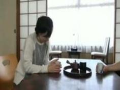 夫と離婚し女手一つで育てた息子と母が逃避行で母子相姦