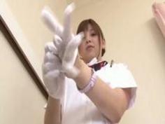 研修中ナースさんの手コキ奉仕で患者チンポザーメンダダ漏れ！