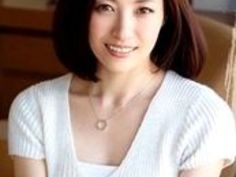 夫がいない間に息子と勝負下着で喘がされ思いっきりイカされる熟女人妻がかわゆい！