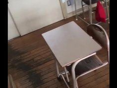 学校で全裸露出オナニー