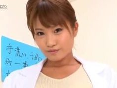 「こんなに大っきくなってるよ」ビッチな保健室の先生が生徒のチンポをフェラ抜き