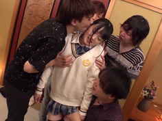 絶対にヤラせてくれない超真面目な彼女が修学旅行で同じ旅館に泊まってたウェーイwww系ヤリサー集団の餌食になった 白城リサ