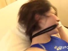 競泳水着姿の教え子をプールサイドでパコる変態コーチ