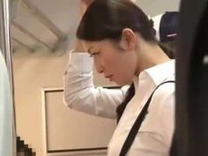 生徒の恨みを買った美人教師が帰りの電車で襲われて‥