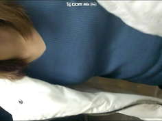 着衣　服の上からでも形がわかるおっぱい