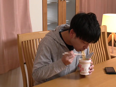 一宿一飯NTR 夫婦ゲンカをして家を飛び出した嫁さんが俺の友達のタカシの部屋へ転がり込んで一晩泊めてもらった時の話なんだけど… 晶エリー 晶エリー（新井エリー、大沢佑香）