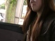 逆ナンした素人男性を車内で大胆丸見えフェラ