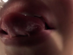 PARATHD-03132 【緊急生放送】美女のよだれまみれ！舌でベロベロ×唾液ビチャビチャ生放送 完全版